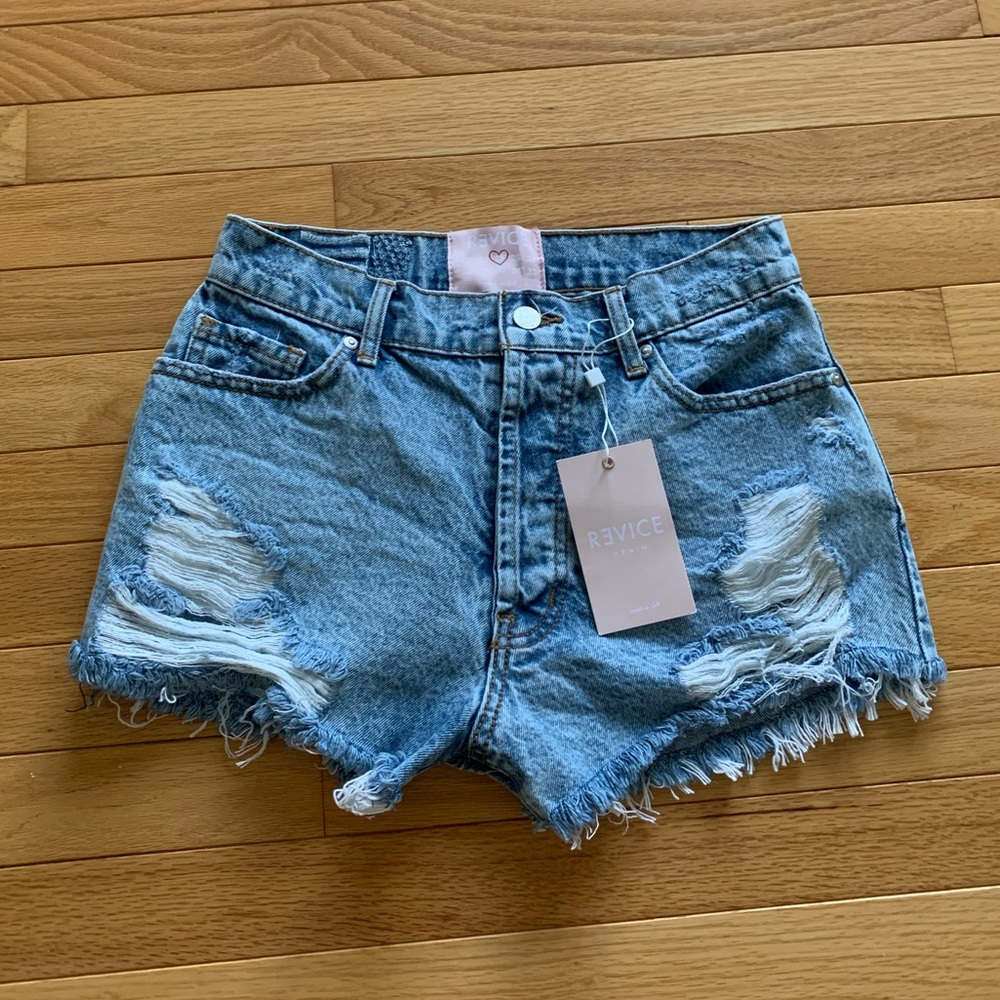 NWT REVICE Denim Malibu Cutoffs Zuma Wash